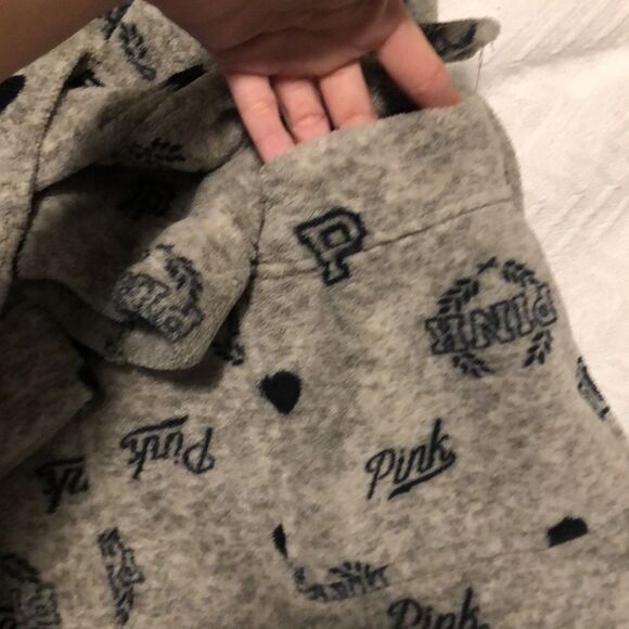 Victoria’s Secret Pink Plush Robe - Picture 2 of 5